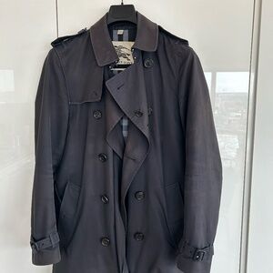 Gently Worn Blue Burberry Trench Coat - Size 46 European